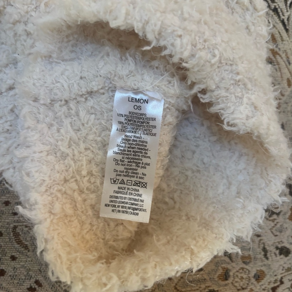 NWT Lemon Ecru Cozy & Warm Fuzzy Pom Beanie Hat – Cream/Ivory One Size - Picture 6 of 8